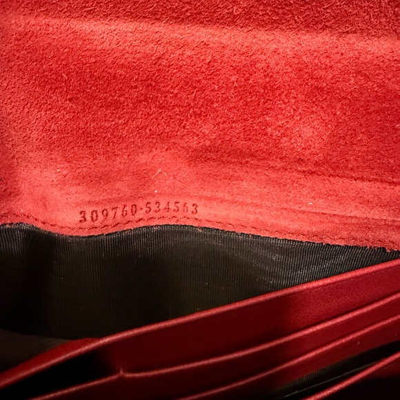 Gucci Red Clutch with Glossy Finish and Fold-Over Design - Picture 13 of 15